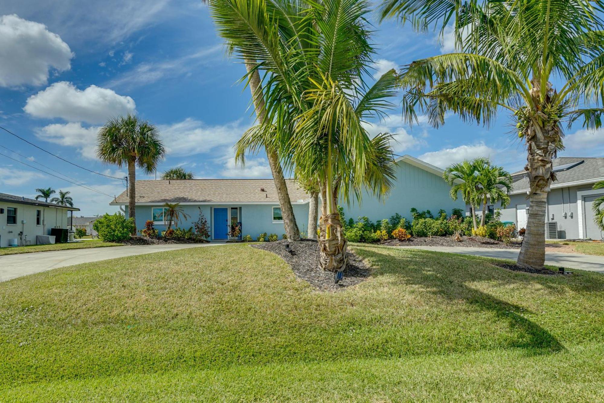 Beachy Cape Coral Home - Swim, Fish, Boat! Exterior photo